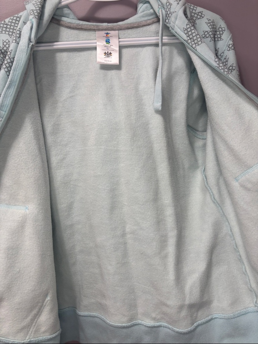 Hudson’s Bay Company Vintage 2010 Vancouver Olympics Maple Leaf Zip Up hoodie - Picture 6 of 7